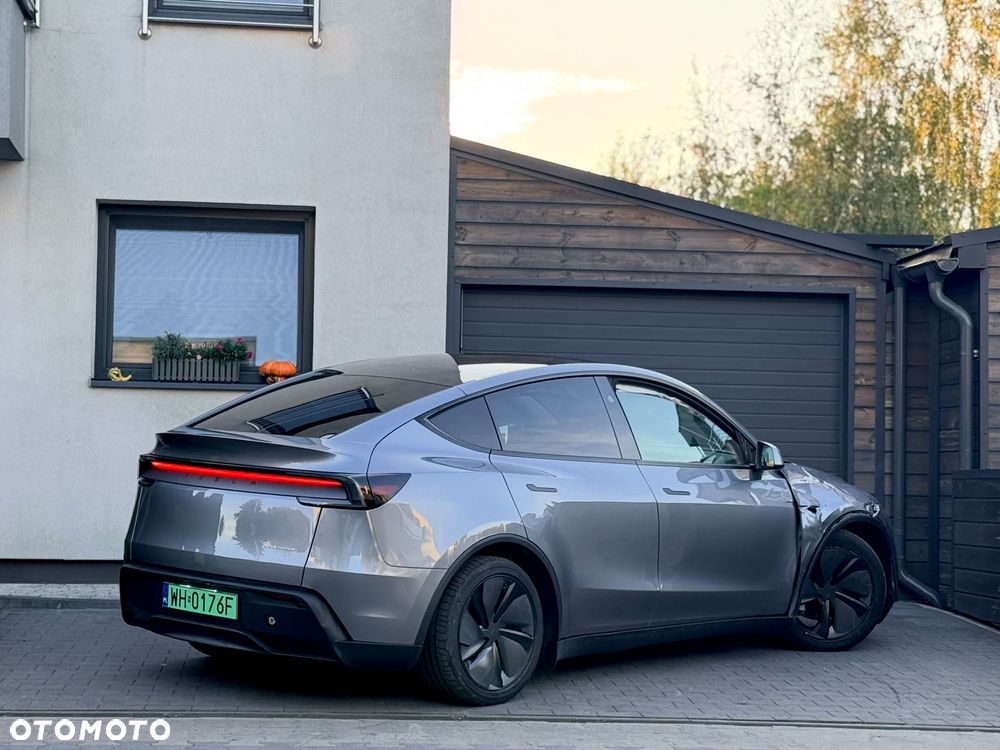 Tesla Model Y Long Range AWD - 15