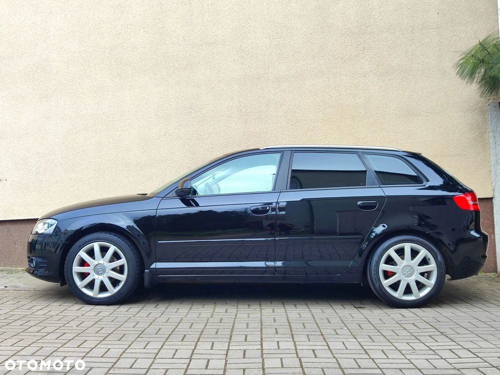 Audi A3 1.6 TDI S line Sportpaket - 2