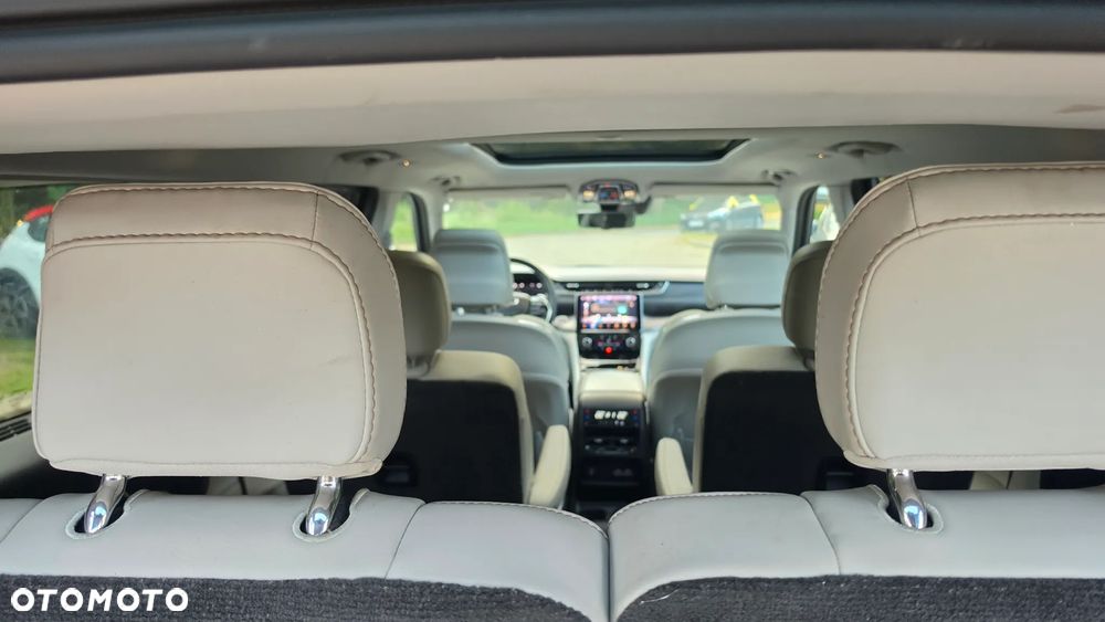 Jeep Grand Cherokee - 29