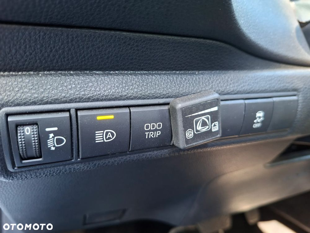 Toyota Corolla ver-1-8-hybrid-active - 12