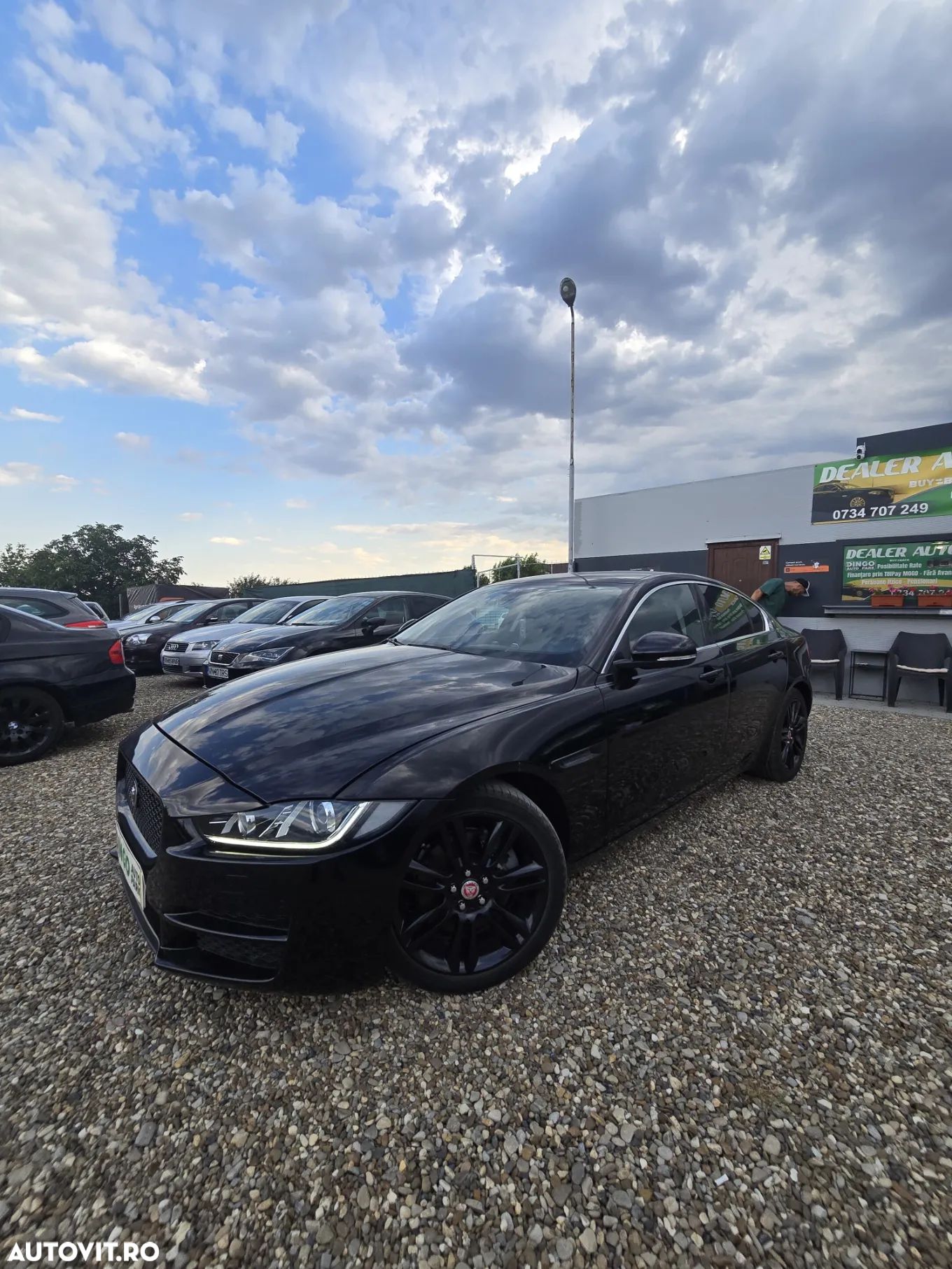 Jaguar XE 2.0 Prestige - 1