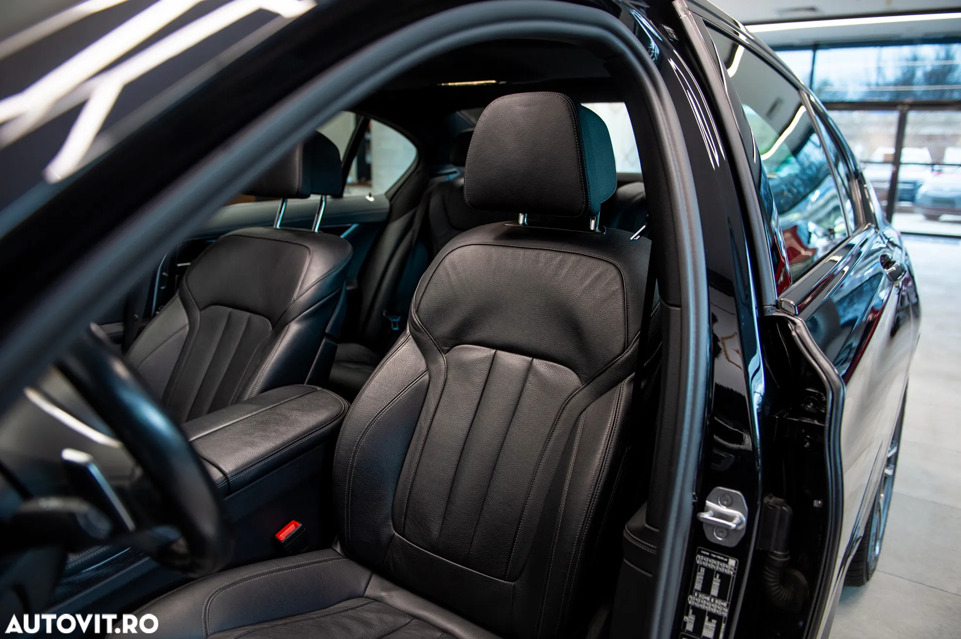 BMW Seria 7 730d xDrive MHEV - 14