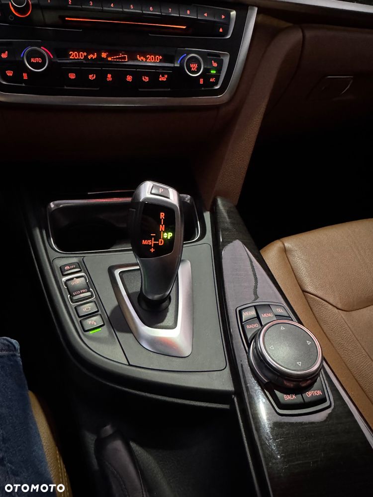 BMW Seria 3 328i Luxury Line - 18