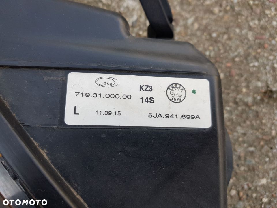 Skoda Rapid Monte Carlo 12- ciemny czarny halogen lewy 5JA - 3