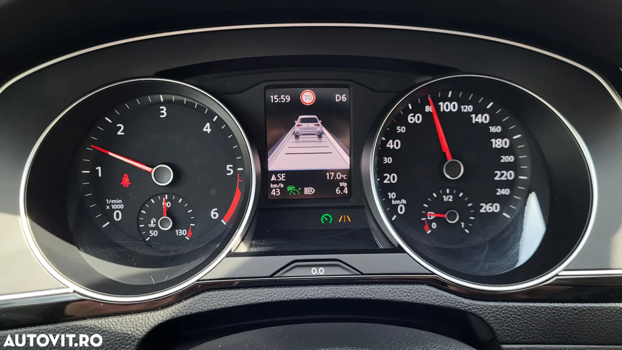 Volkswagen Passat Variant 2.0 TDI SCR DSG Elegance - 25
