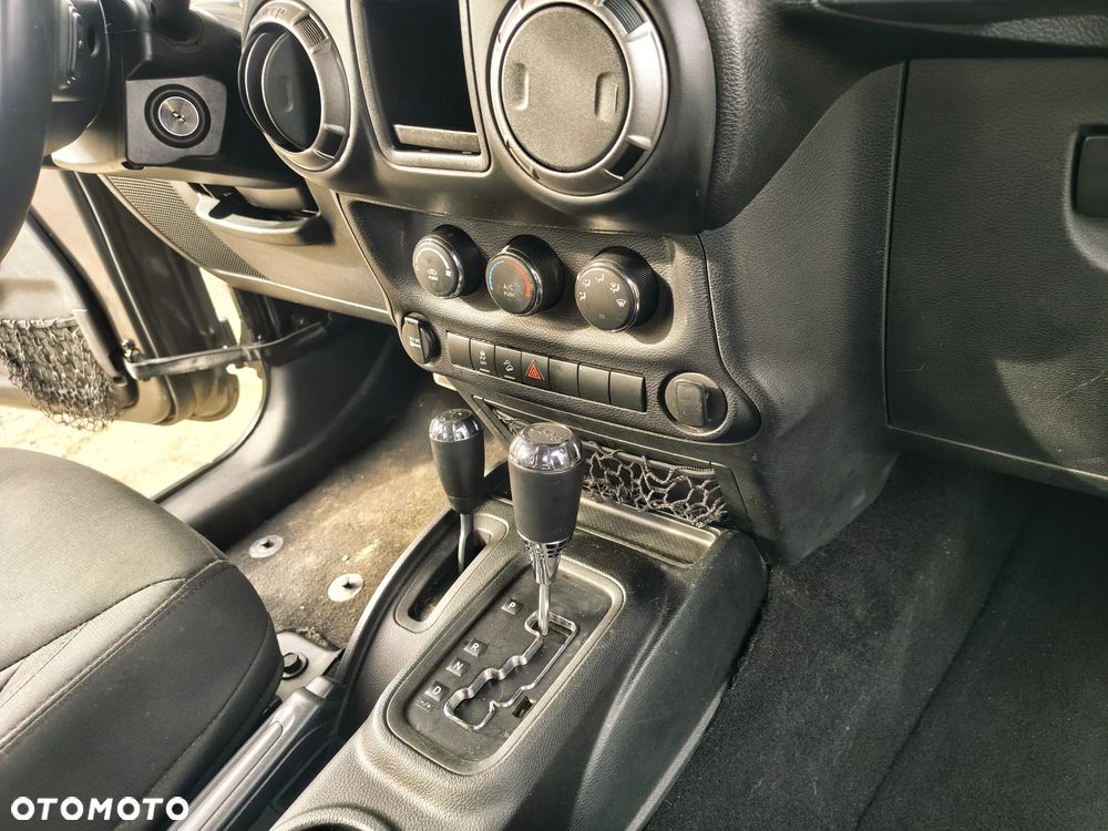 Jeep Wrangler Unlimited 3.6 Automatik X - 38