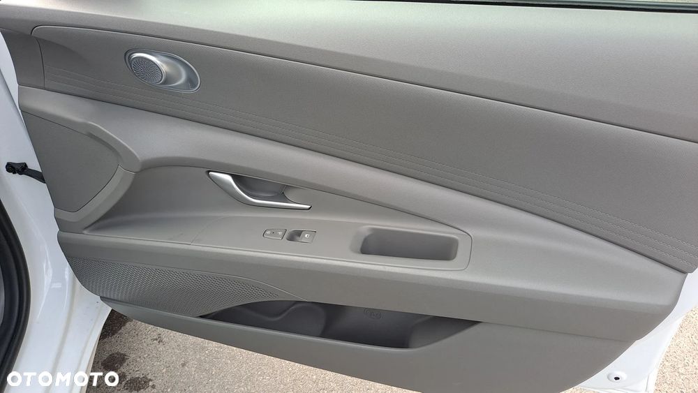 Hyundai Elantra ver-1-6-comfort - 24