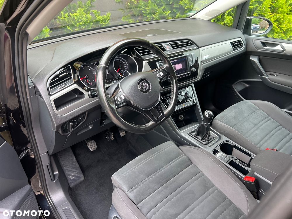 Volkswagen Touran - 15