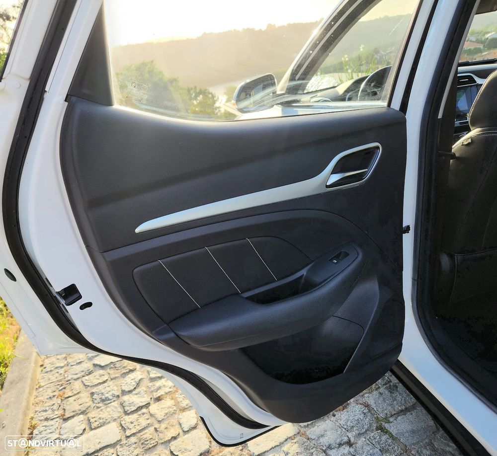 MG ZS EV 44.5 kWh Luxury - 19