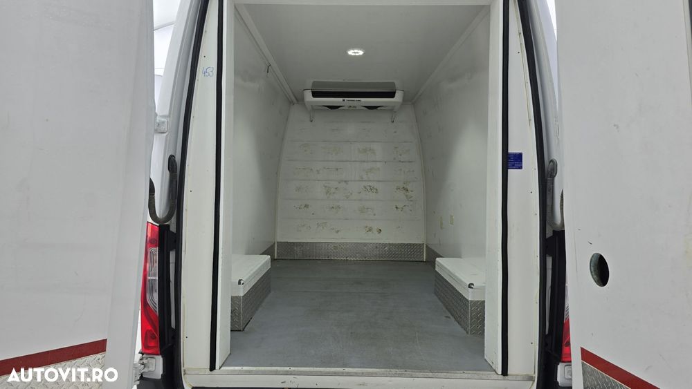Mercedes-Benz Sprinter - 24