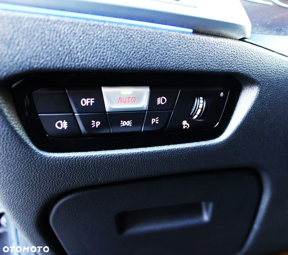 BMW Seria 3 318d Touring Advantage - 27