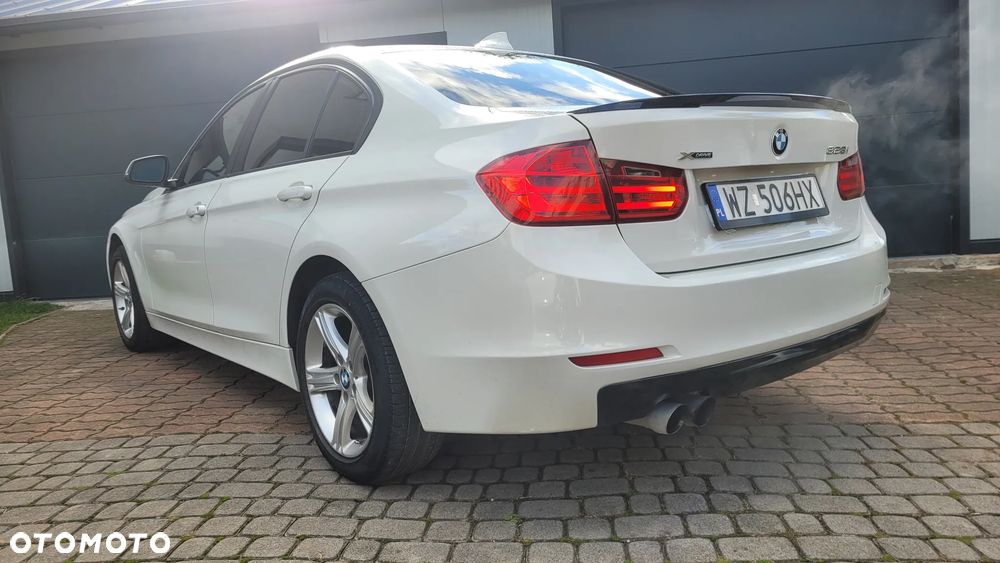BMW Seria 3 328i xDrive - 9