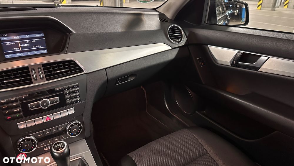 Mercedes-Benz Klasa C 180 BlueEFFICIENCY Avantgarde - 25