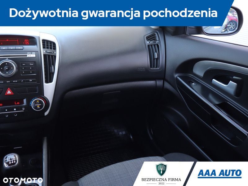 Kia Ceed - 10