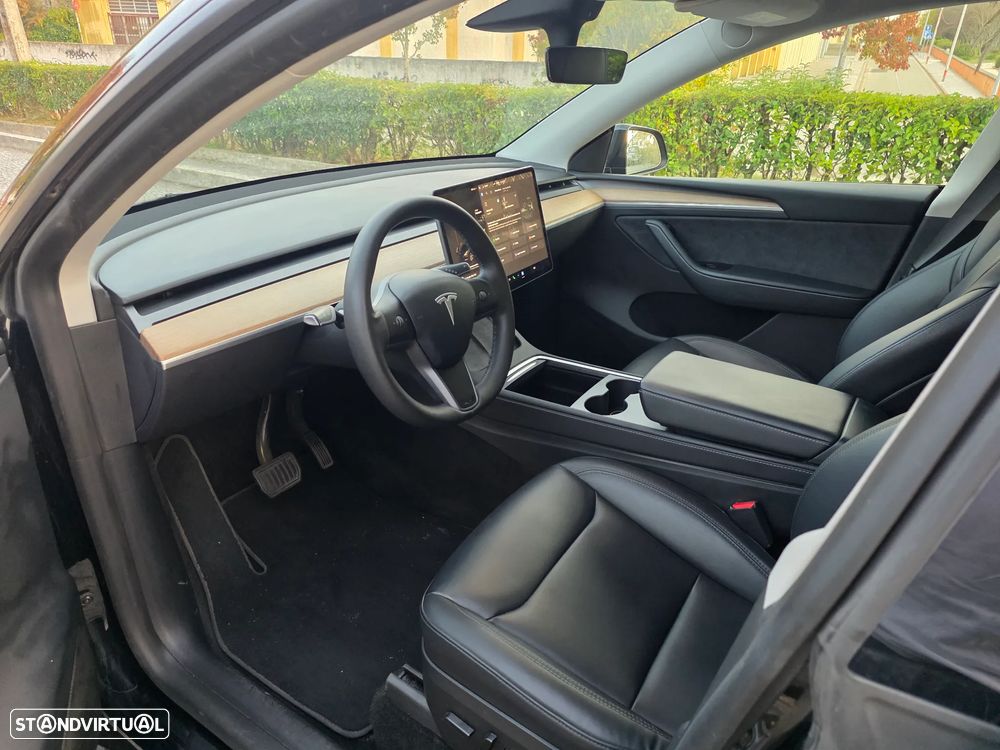 Tesla Model Y Long Range Dual Motor AWD - 2