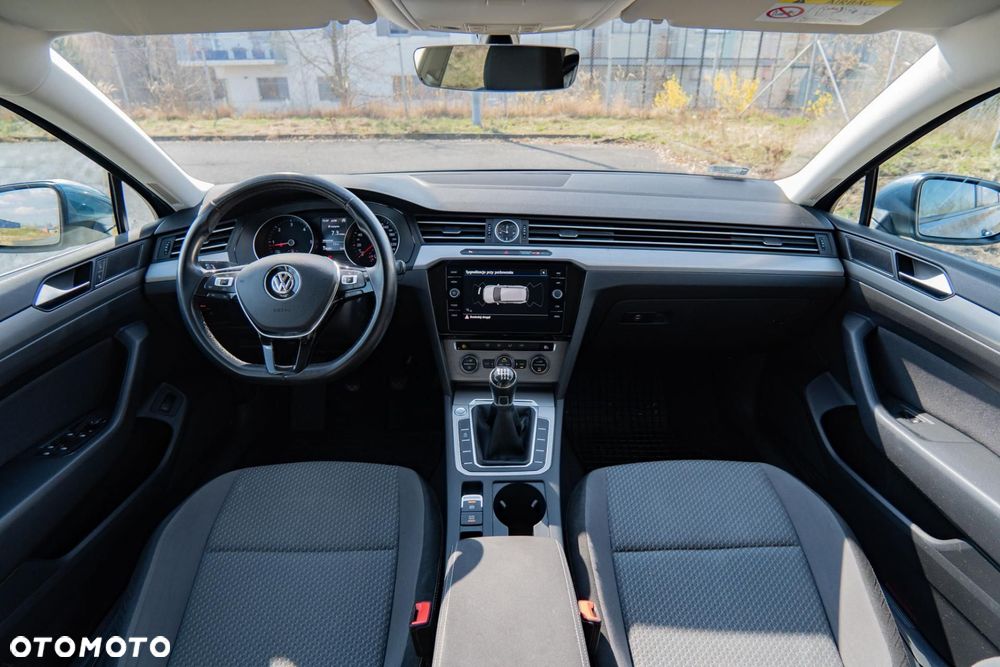 Volkswagen Passat - 11