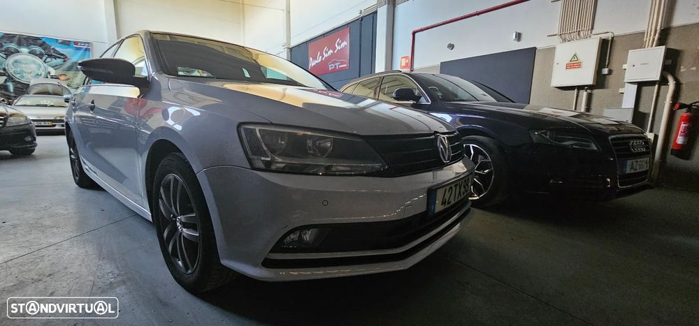 VW Jetta 2.0 TDI Confortline - 27