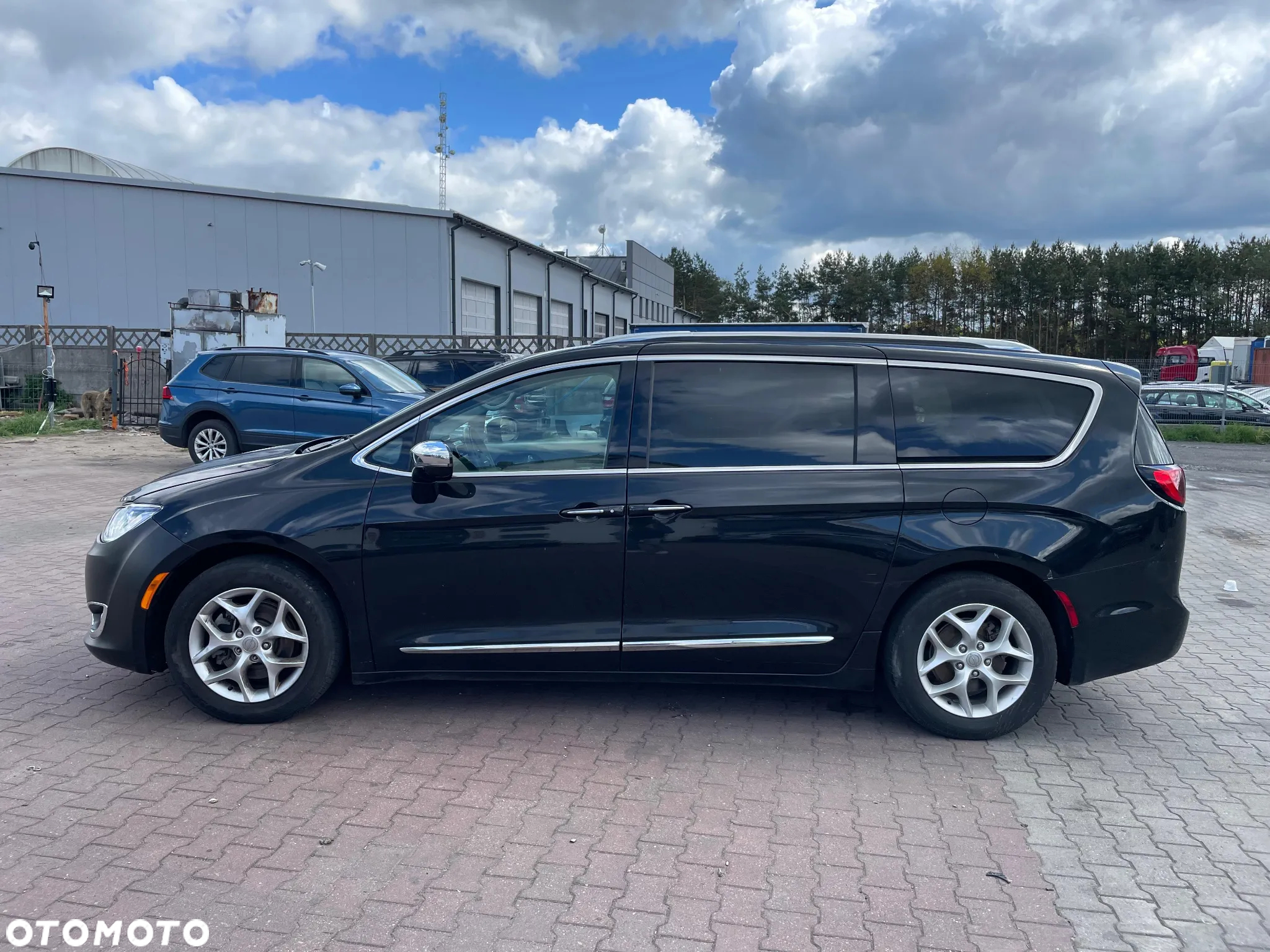 Chrysler Pacifica - 6