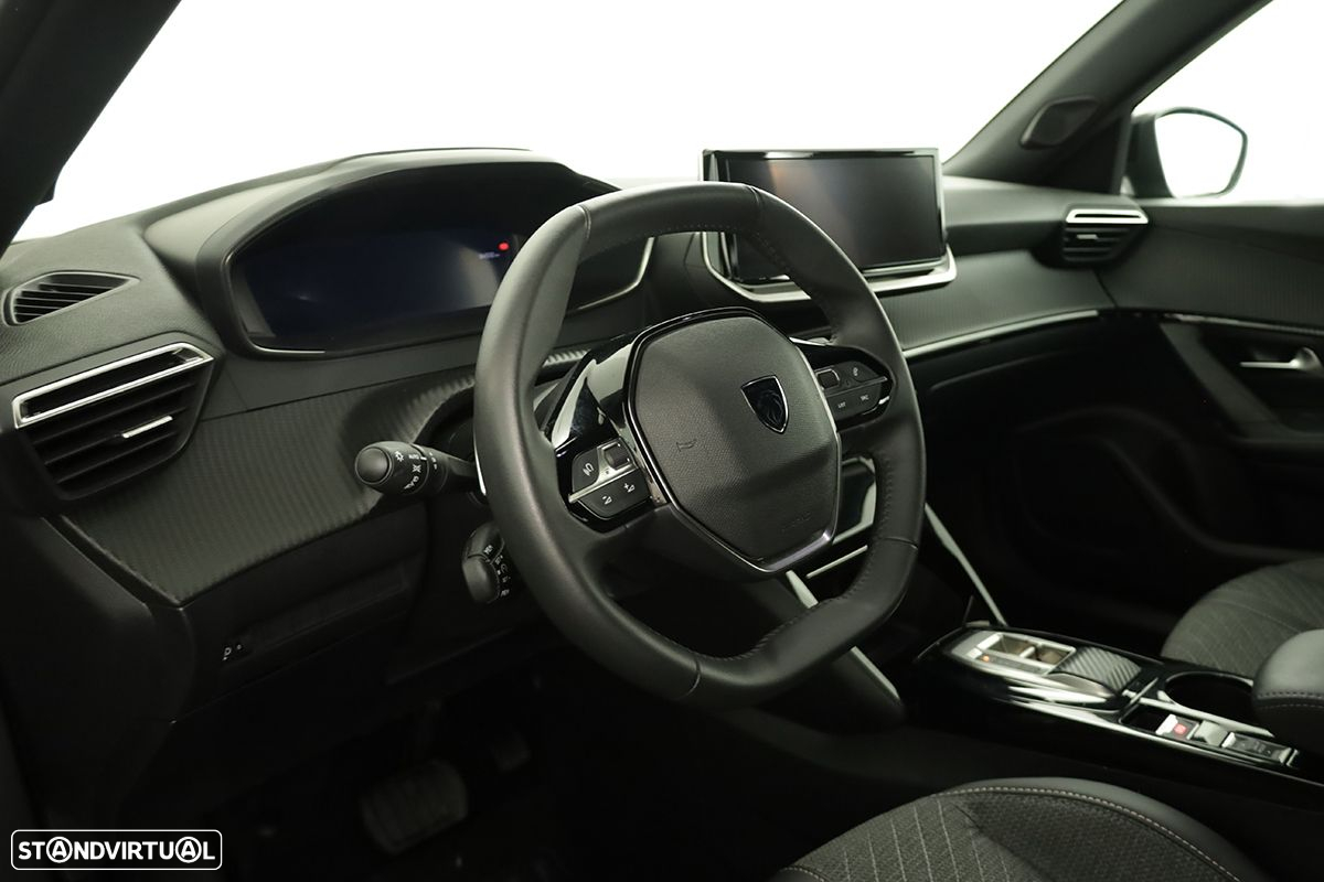 Peugeot 2008 1.2 PureTech Allure EAT8 - 7
