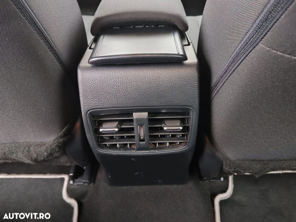 Toyota Corolla 1.8 HSD Business - 19