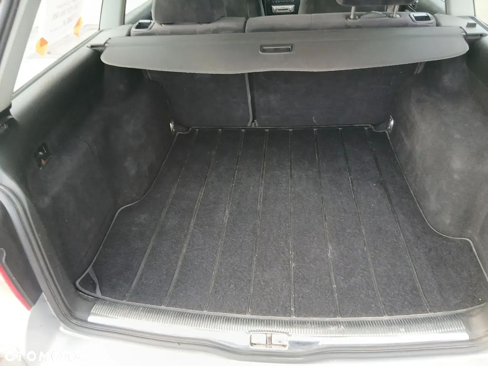 Volkswagen Passat 2.0 Basis - 18