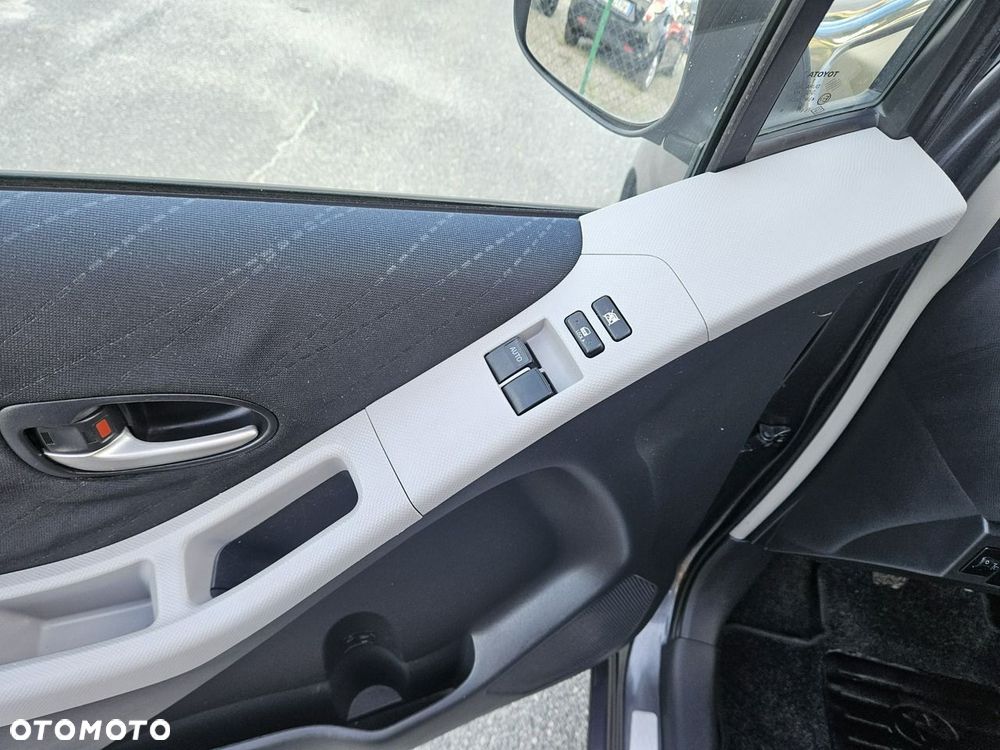Toyota Yaris - 13