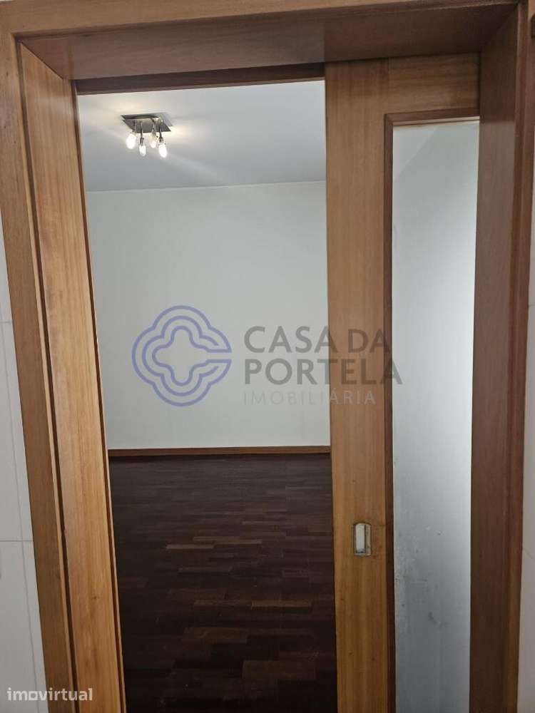 Fabuloso Apartamento T2 em Ermesinde com Varanda e Garagem Fechada - Grande imagem: 3/61