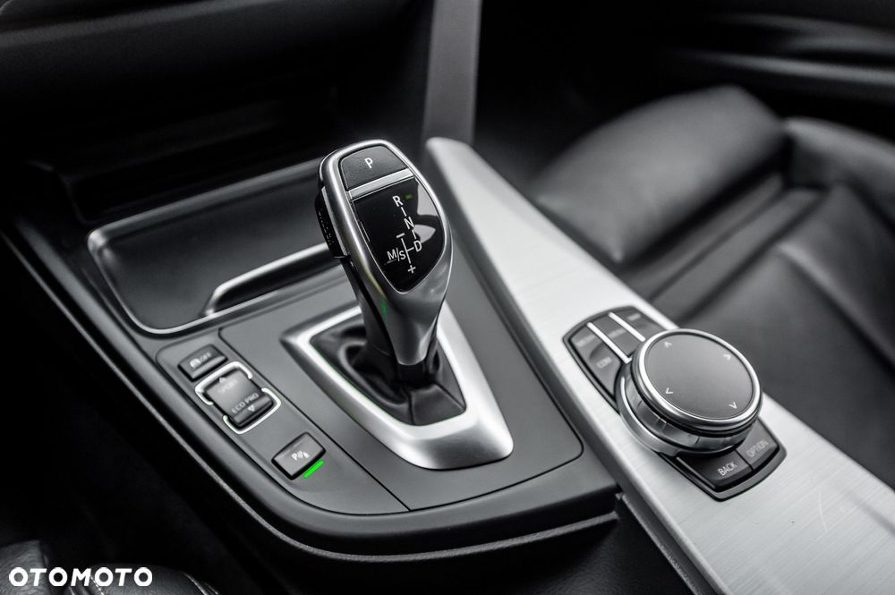 BMW Seria 3 330i xDrive Edition M Sport Shadow - 26