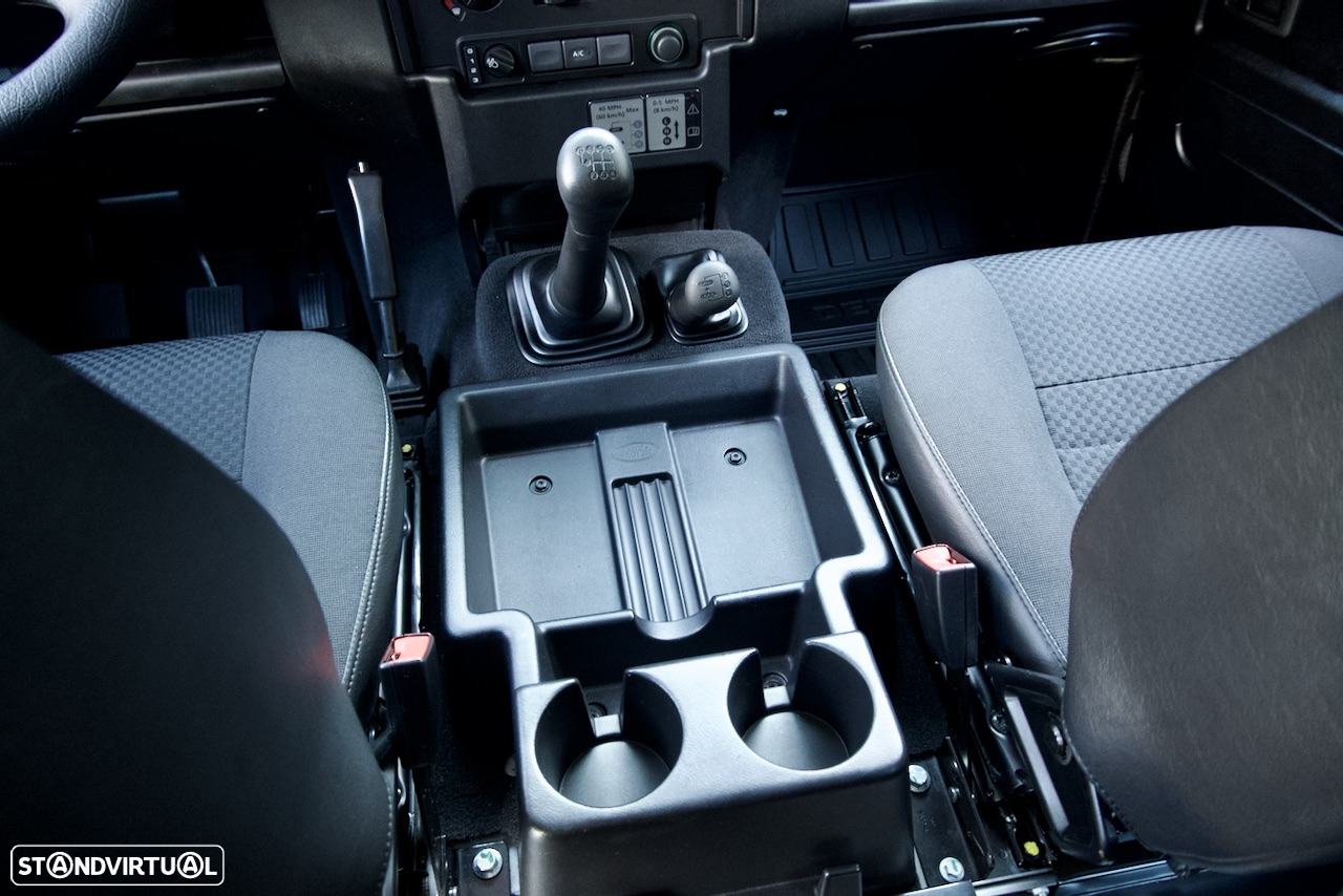 Land Rover Defender 110 SW 2.4 CRD S - 46