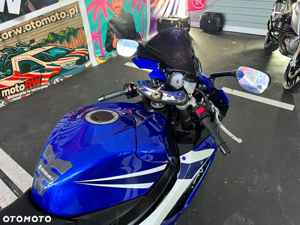 Suzuki GSX-R - 16
