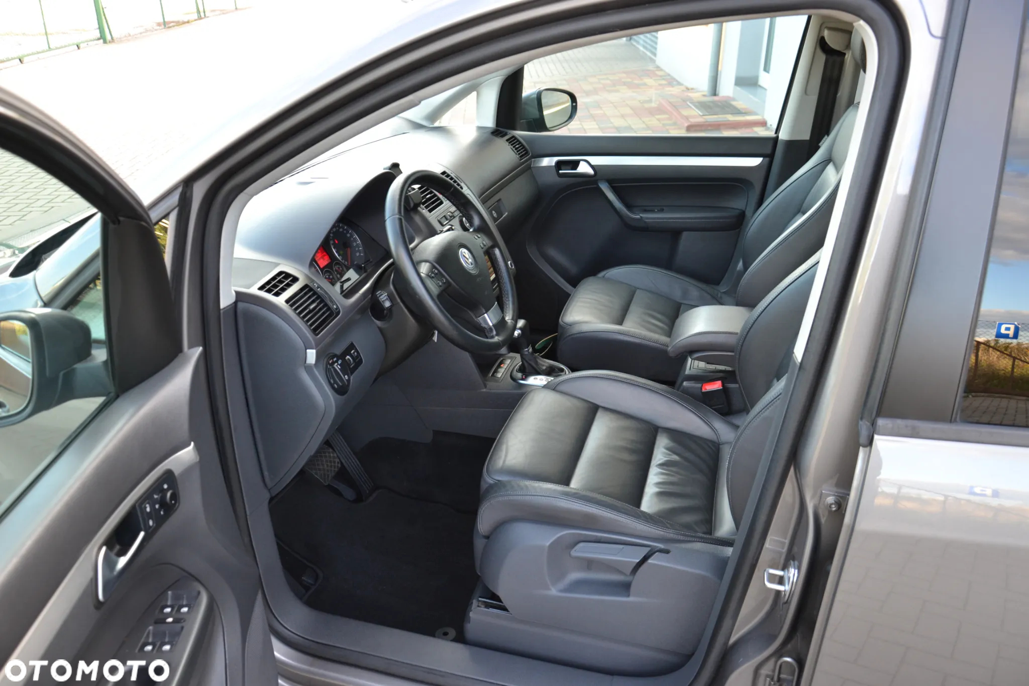 Volkswagen Touran 2.0 TDI DPF Highline DSG - 18