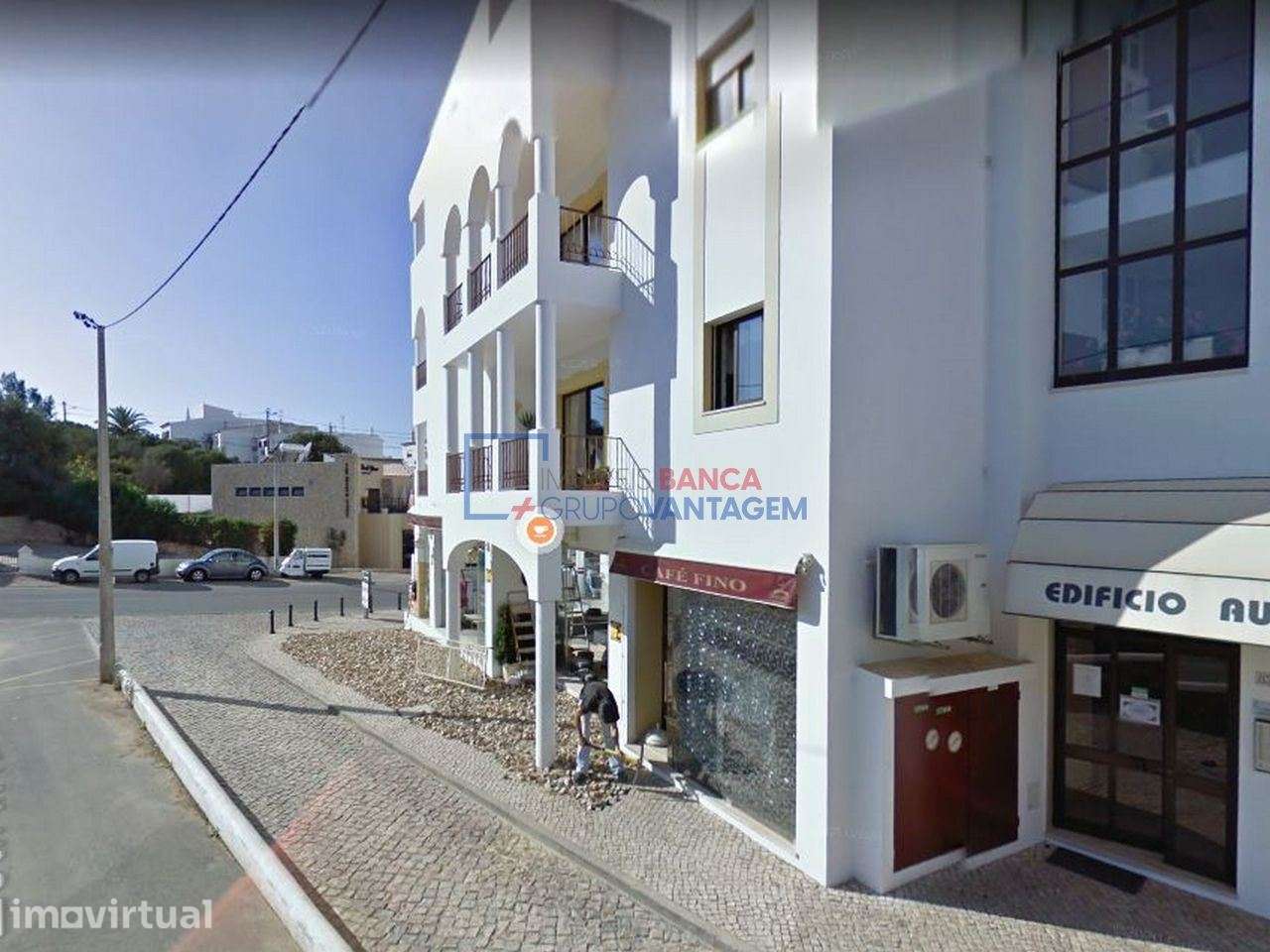 Parqueamento coberto com 787m² de Área Bruta em plena Praia do Carv... - Grande imagem: 2/14