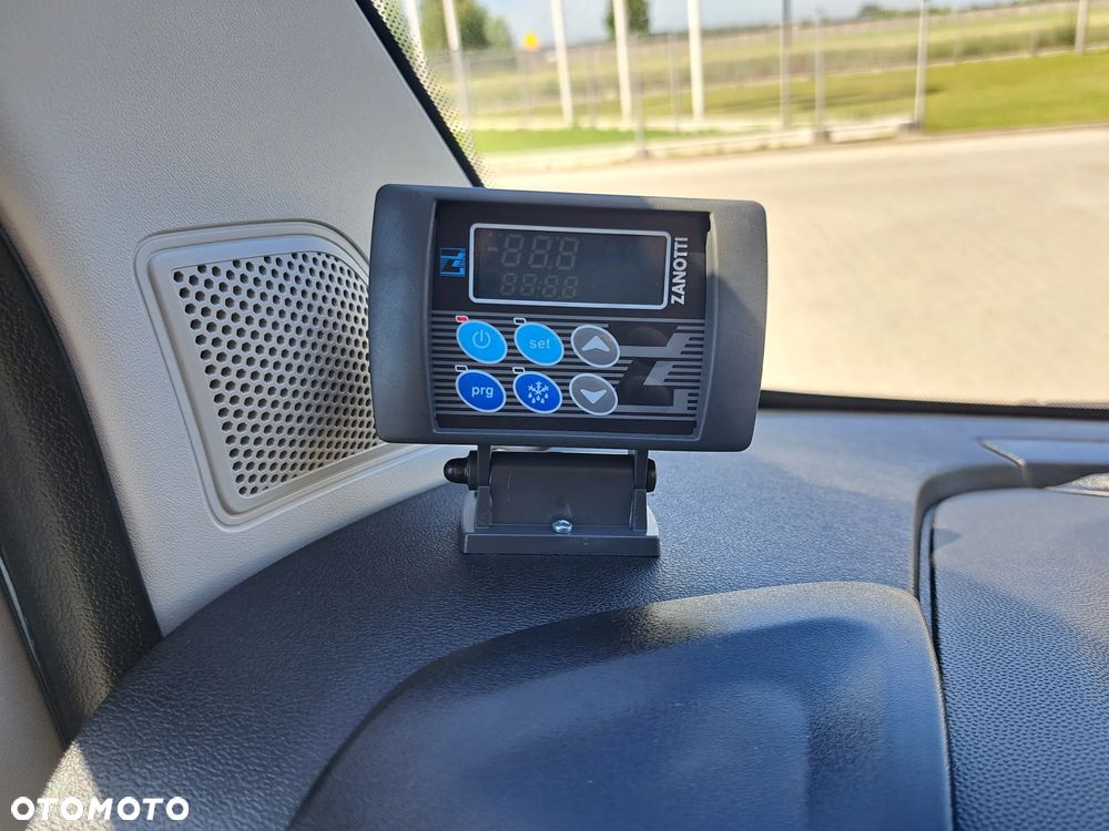 Fiat Ducato Kontener z windą - 38