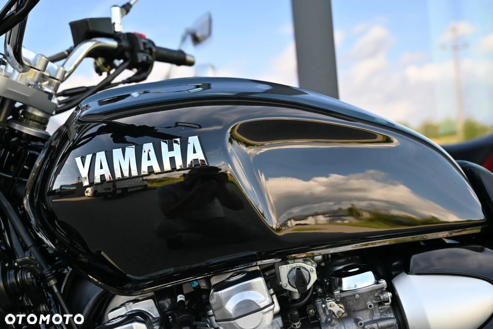 Yamaha XJR - 21