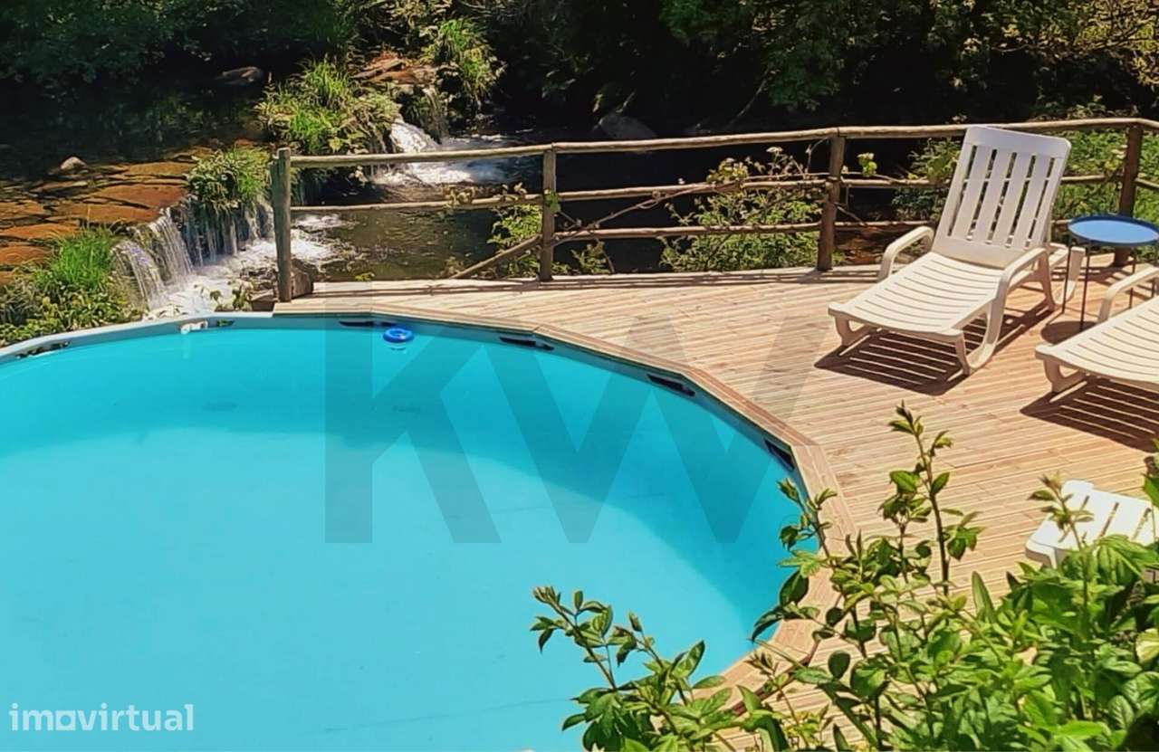 Conjunto de casas junto ao rio, com uma envolvente natural única, aos - Grande imagem: 5/49
