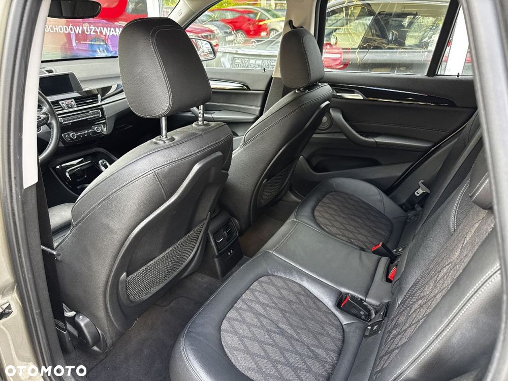 BMW X1 xDrive20d Sport Line - 20