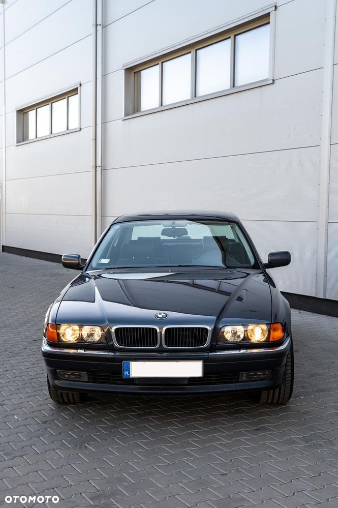BMW Seria 7 740i V8 - 5