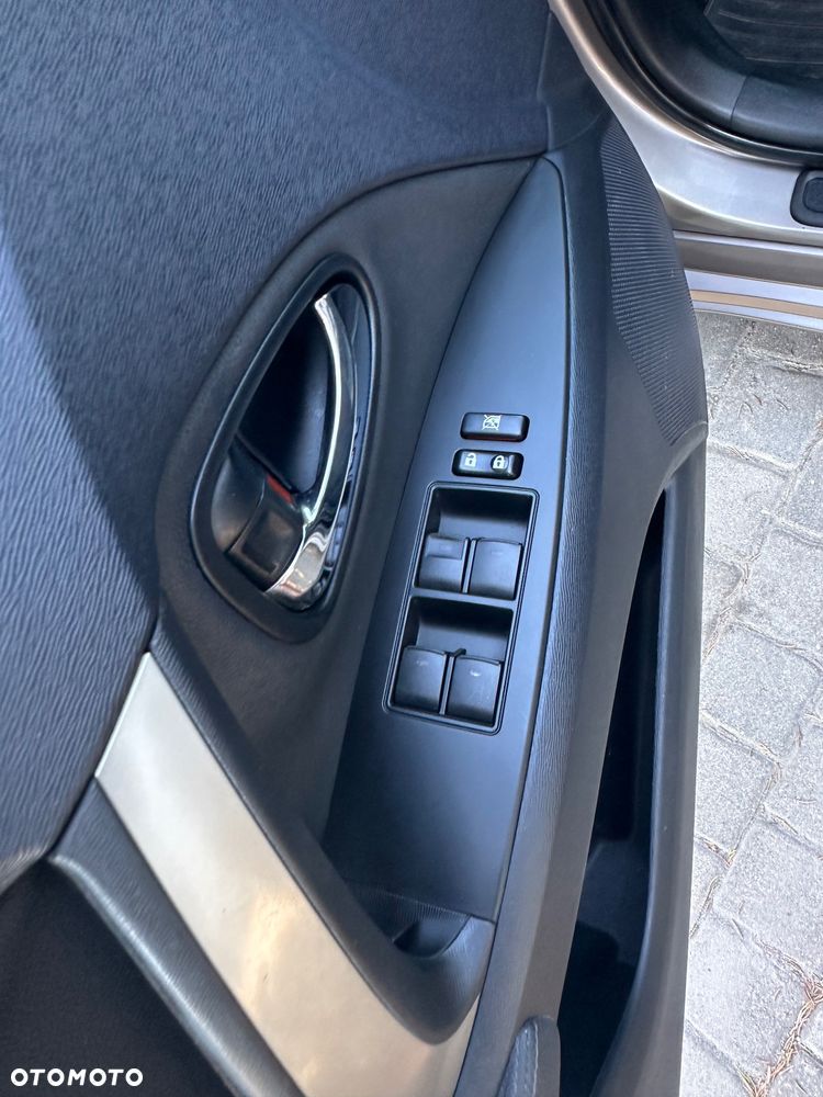 Toyota Avensis 1.8 Comfort - 11