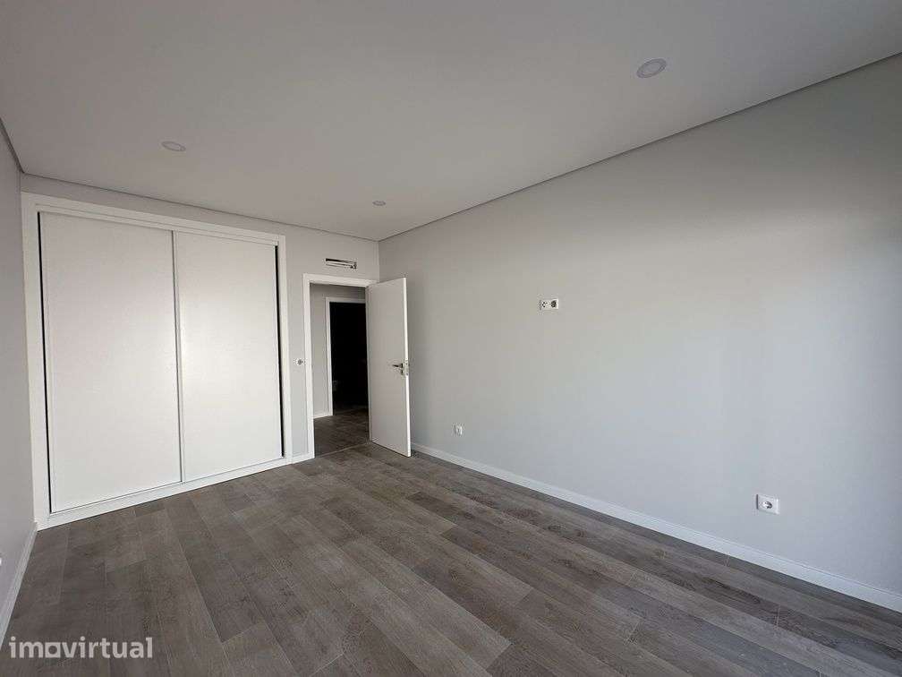Moradia térrea NOVA T3+1 próximo das praias da Ericeira - Grande imagem: 2/17