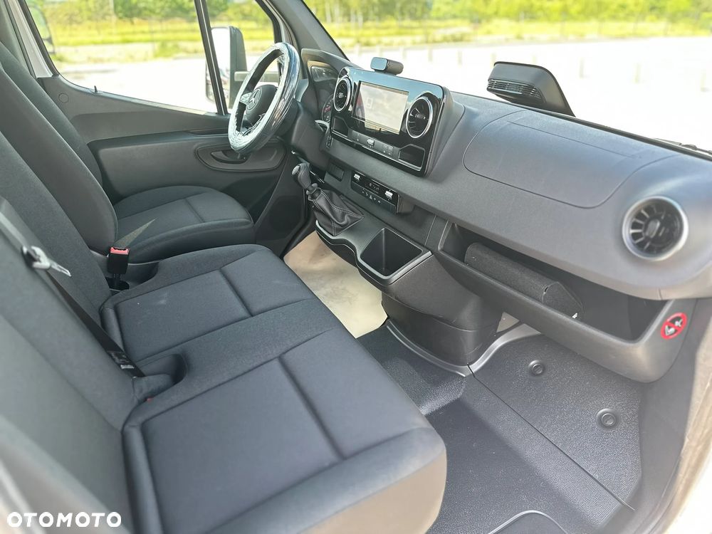 Mercedes-Benz Sprinter - 15