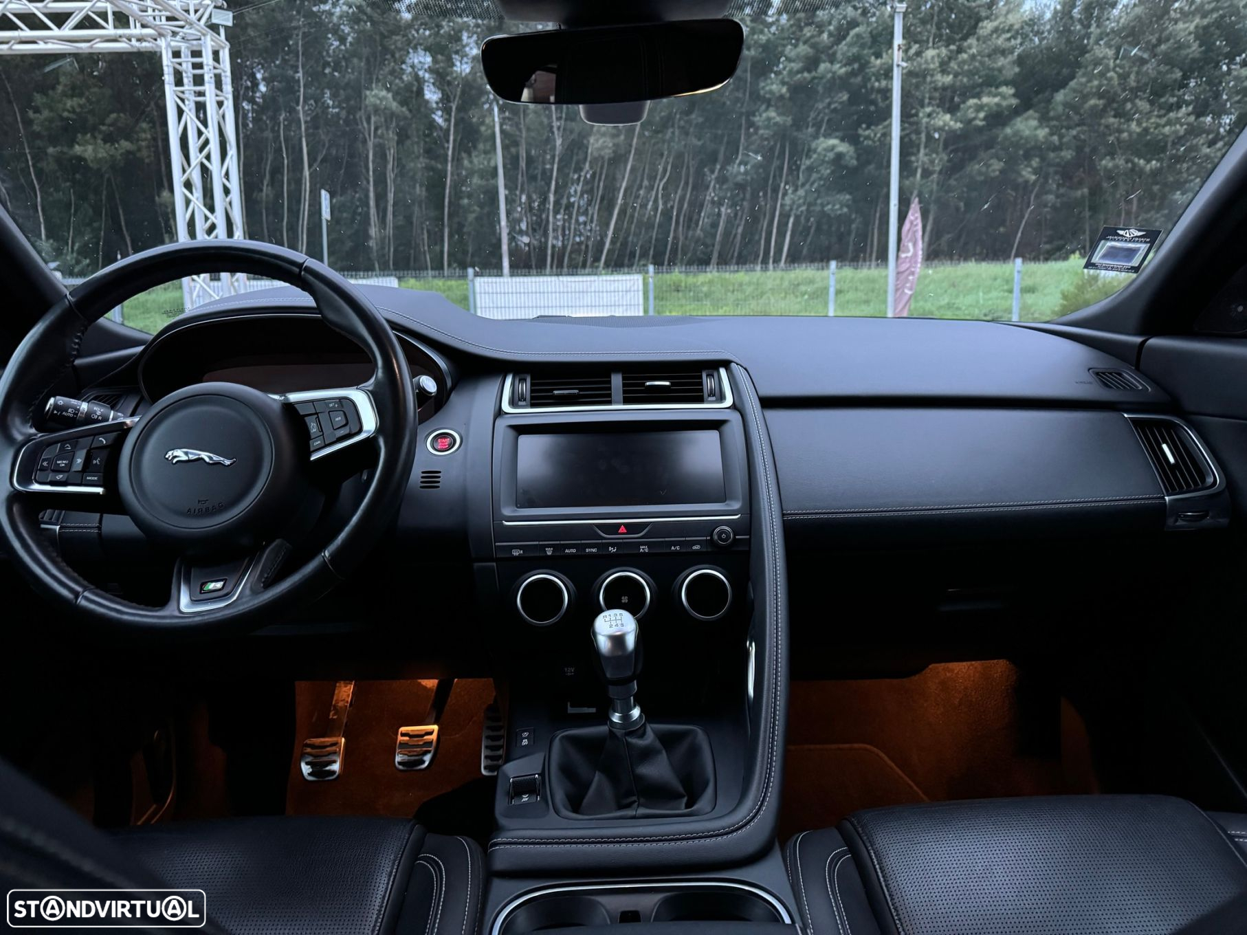 Jaguar E-Pace 2.0 i4D R-Dynamic - 8