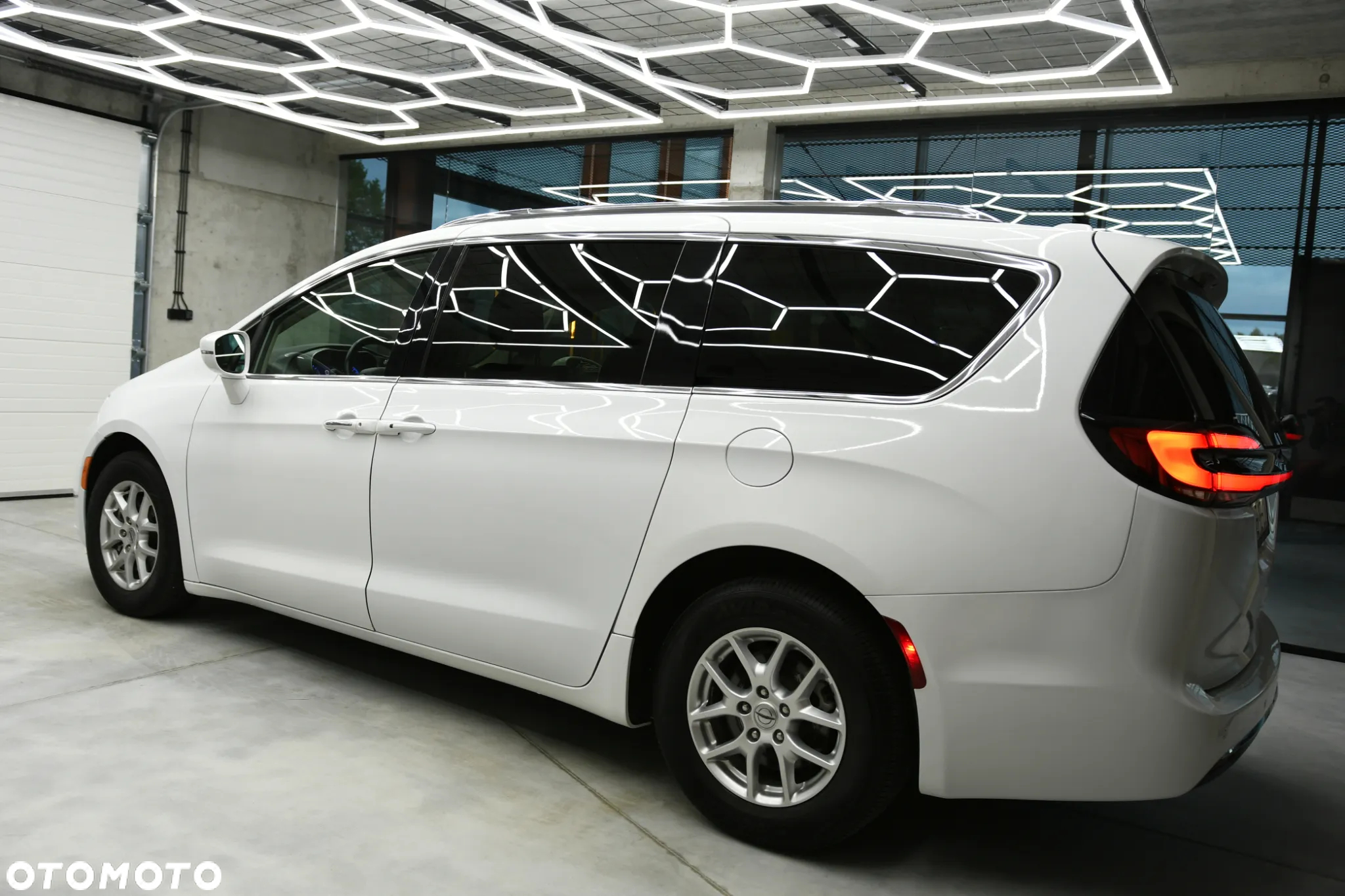 Chrysler Pacifica - 13