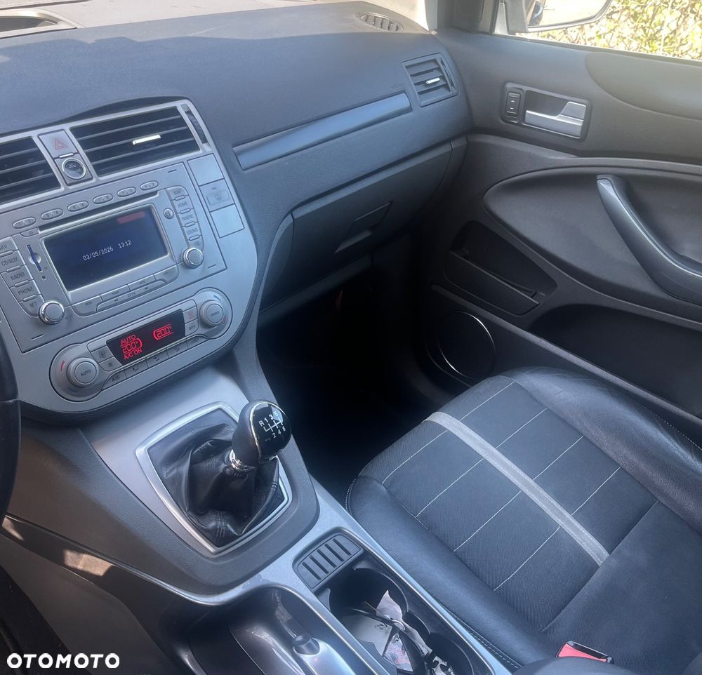 Ford Kuga 2.0 TDCi 2x4 Titanium - 4