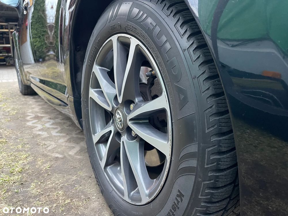Toyota Avensis 1.8 Premium - 19