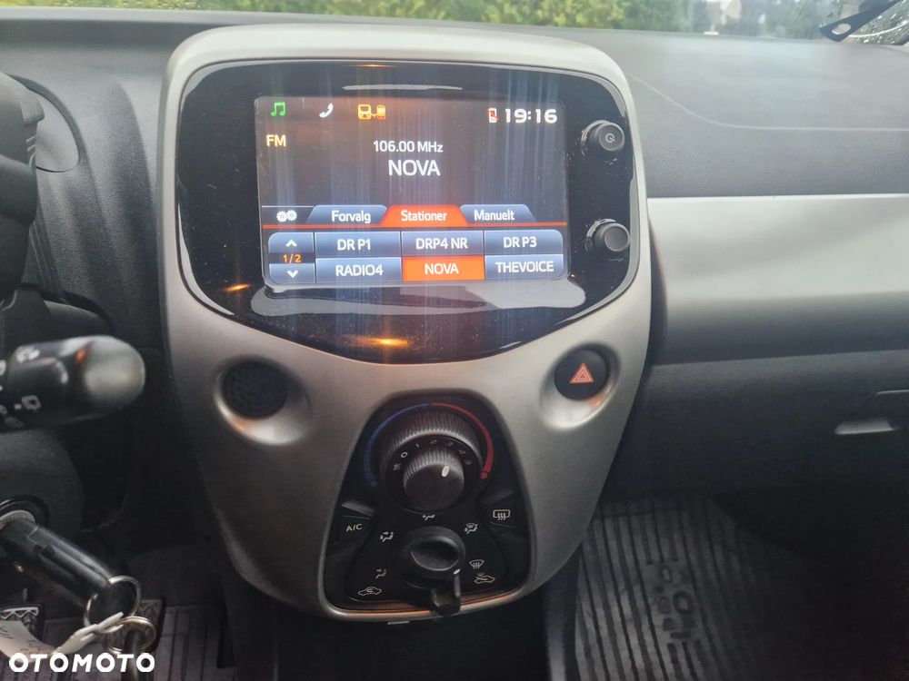 Toyota Aygo x-wave - 9
