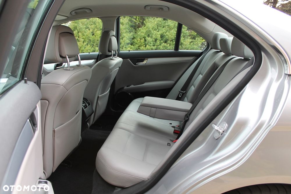 Mercedes-Benz Klasa C 220 CDI DPF Avantgarde - 20