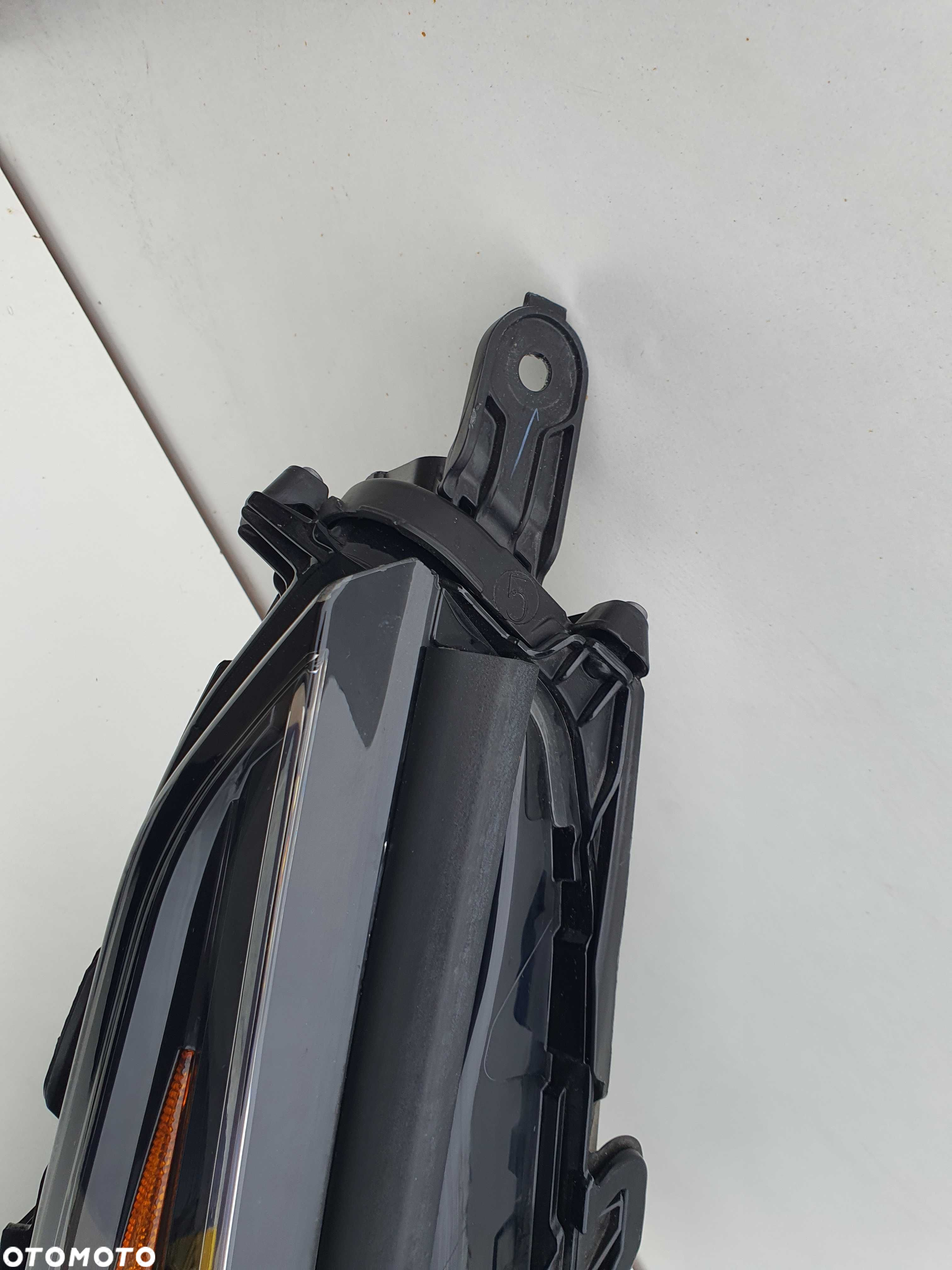 TOYOTA HIGHLANDER lampa prawa przednia EU 20-23 - 6
