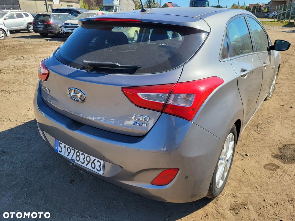 Hyundai i30 blue 1.6 CRDi Trend - 9