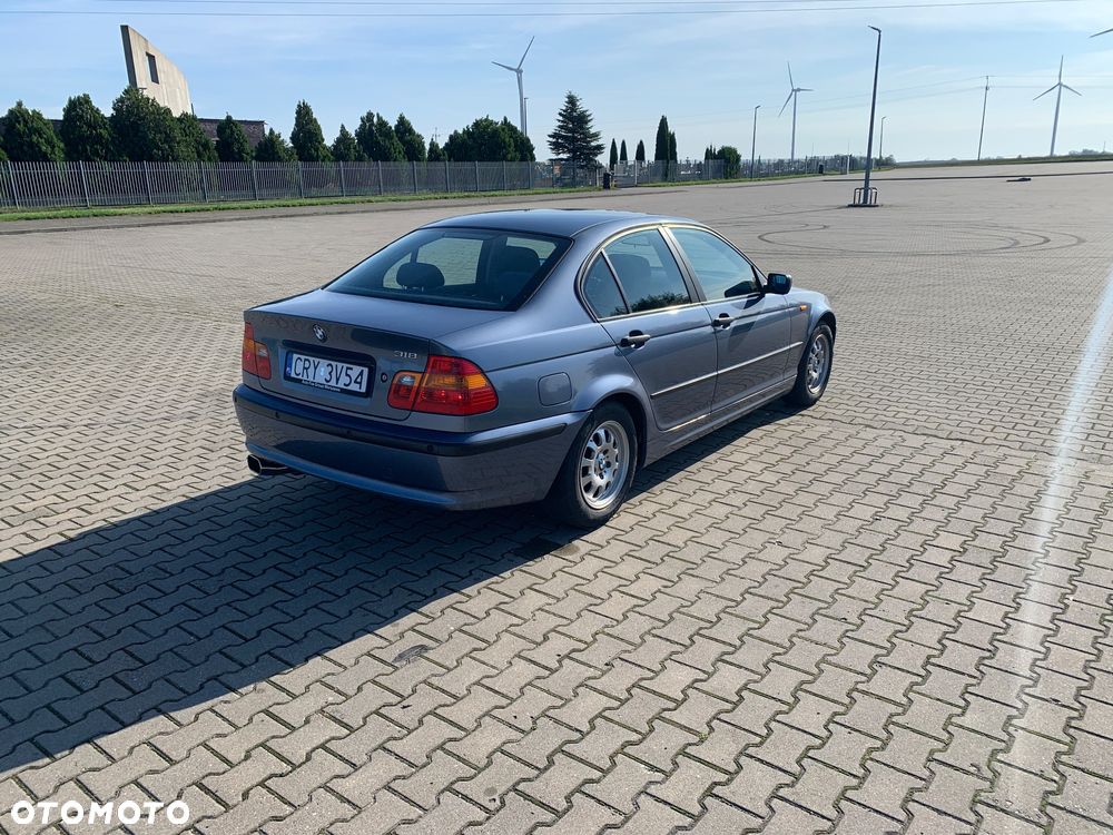 BMW Seria 3 318i - 4