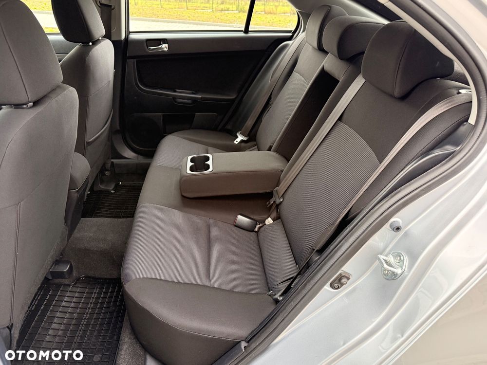 Mitsubishi Lancer 1.8 Intense - 25